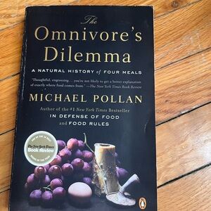 The Omnivore's Dilemma by Michael Pollan - Black Cover